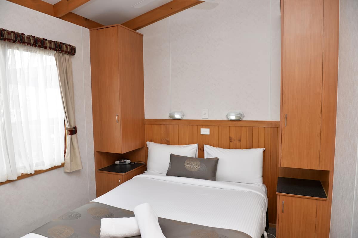 Deluxe Spa Cabin - Full Linen