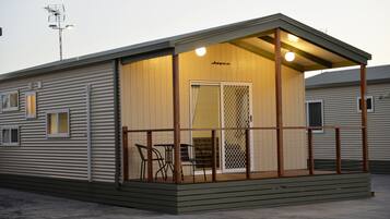 Deluxe Family Villa - Full Linen | Iron/ironing board, free WiFi, bed sheets