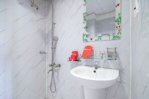 Standard Double Room | Bathroom