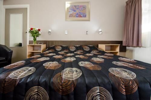 Premium bedding, desk, iron/ironing board, free WiFi