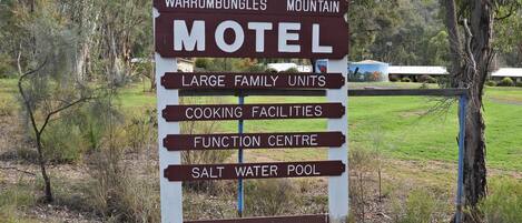 Vista frontal de la propiedad