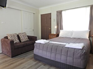 防敏寢具、書桌、手提電腦工作空間、免費 Wi-Fi