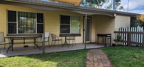 Habitación estándar, no fumadores, cocina (Self Contained Motel Unit) | Vistas del balcón