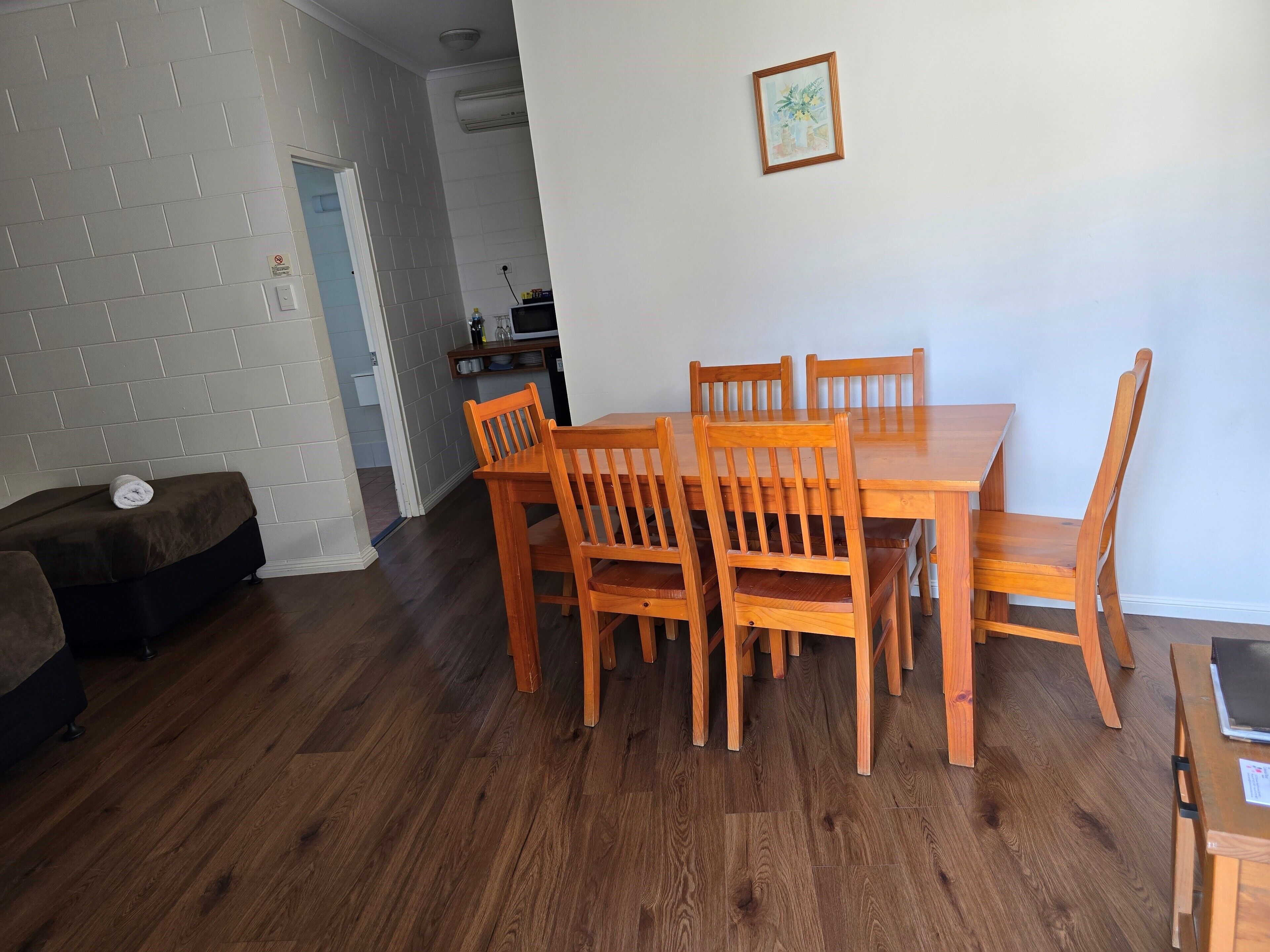 Family Room, Non Smoking | Living area | 32-inch flat-screen TV with cable channels, TV