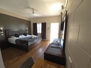 Executive Room, Non Smoking | Blackout curtains, iron/ironing board, cots/infant beds, free WiFi - The Colonial Rose Motel (Mundingburra)