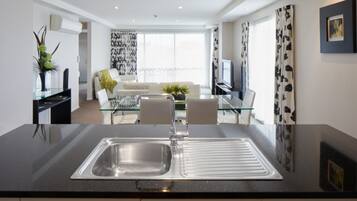 Cobertura superluxo, 2 quartos, cozinha | Cozinha privada | Frigobar, cafeteira/chaleira, chaleira elétrica, torradeira
