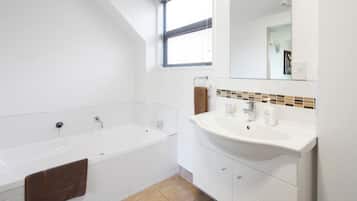 Two Bedroom Suite | Bathroom | Free toiletries, hair dryer, towels, soap