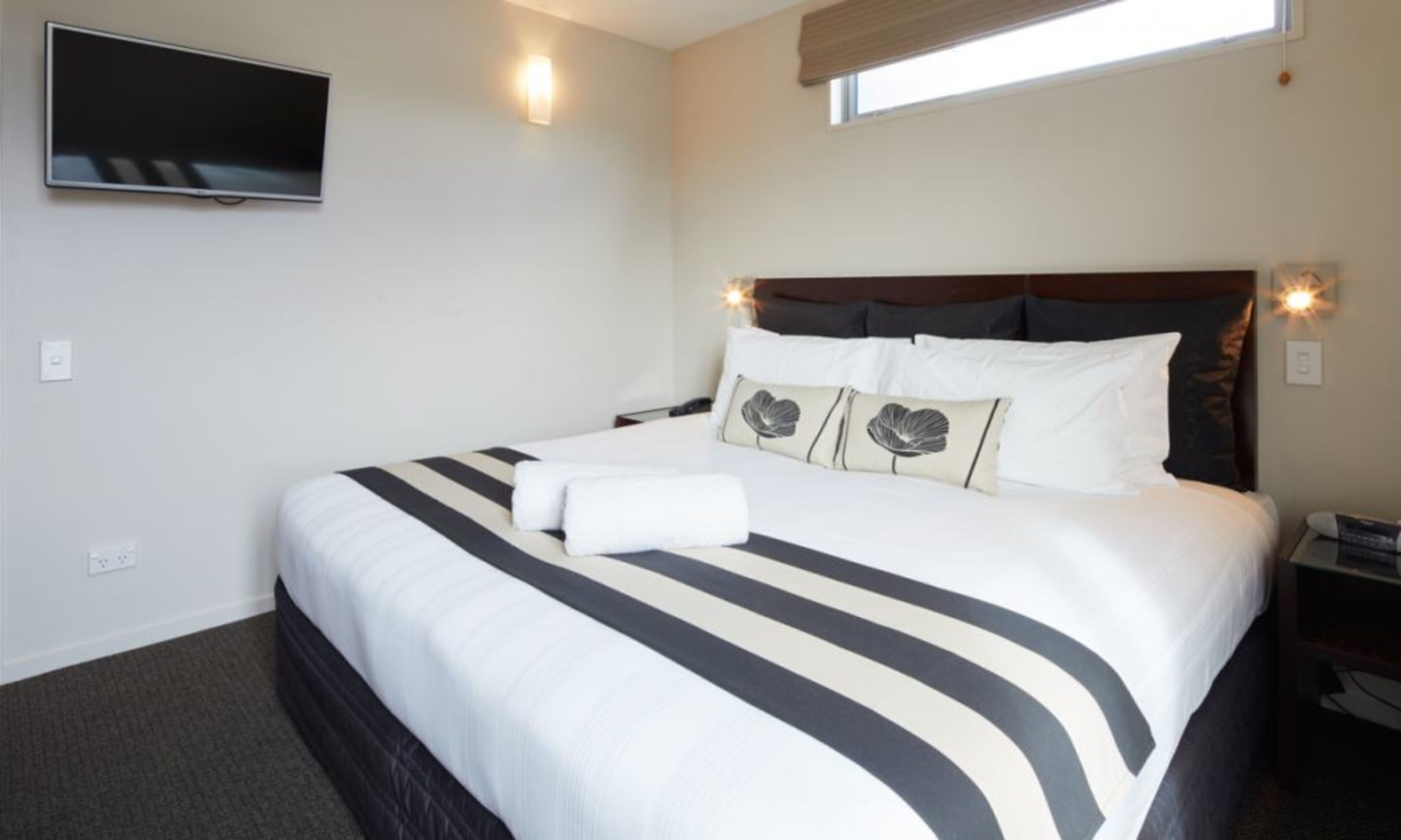 Laptop workspace, free WiFi, bed sheets