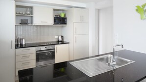 Luksus-loftsleilighet, 2 soverom, kjøkken | Eget kjøkken | Kaffetrakter/tekoker, minikjøleskap, vannkoker og brødrister