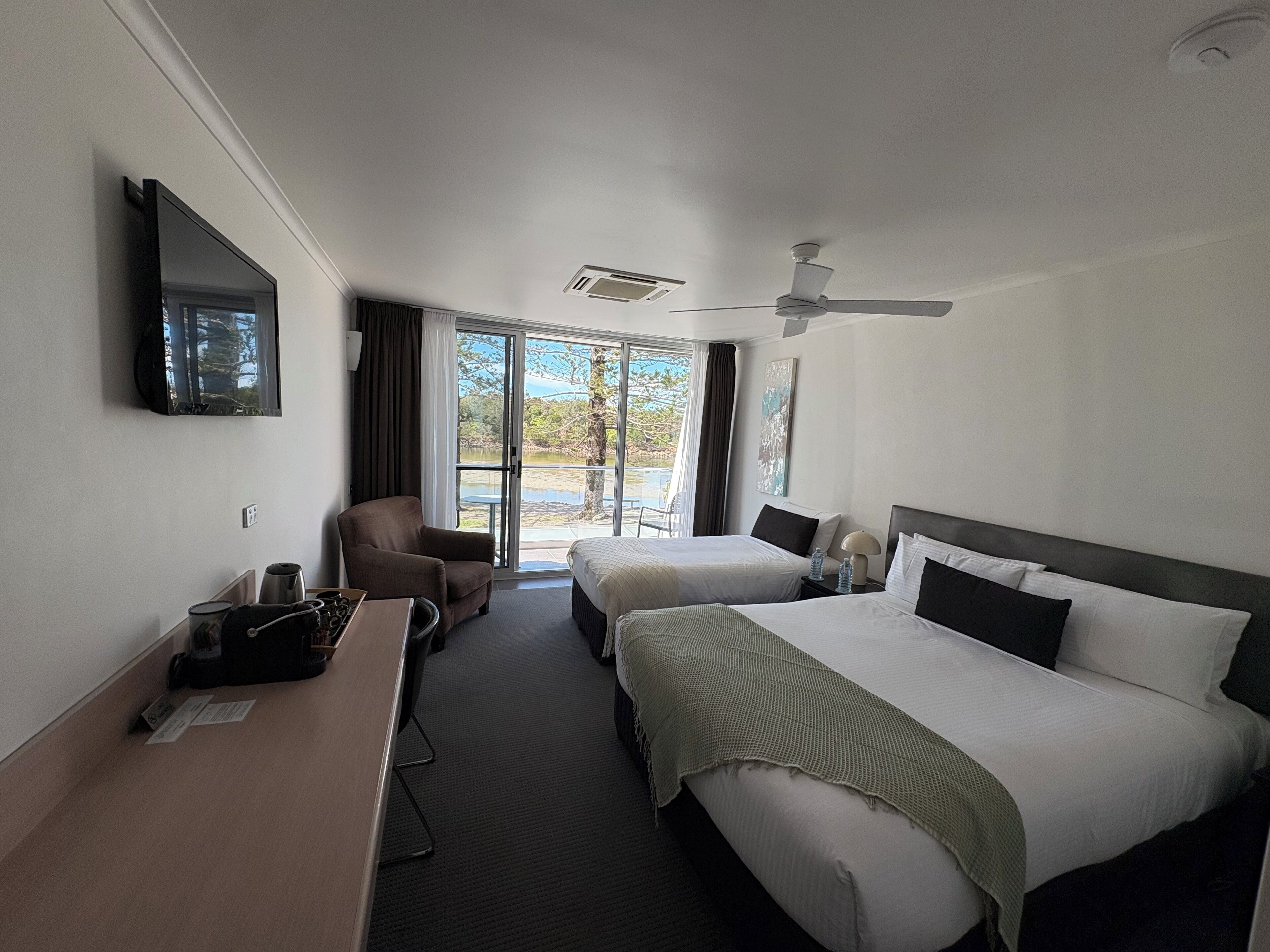 Desk, soundproofing, iron/ironing board, free WiFi