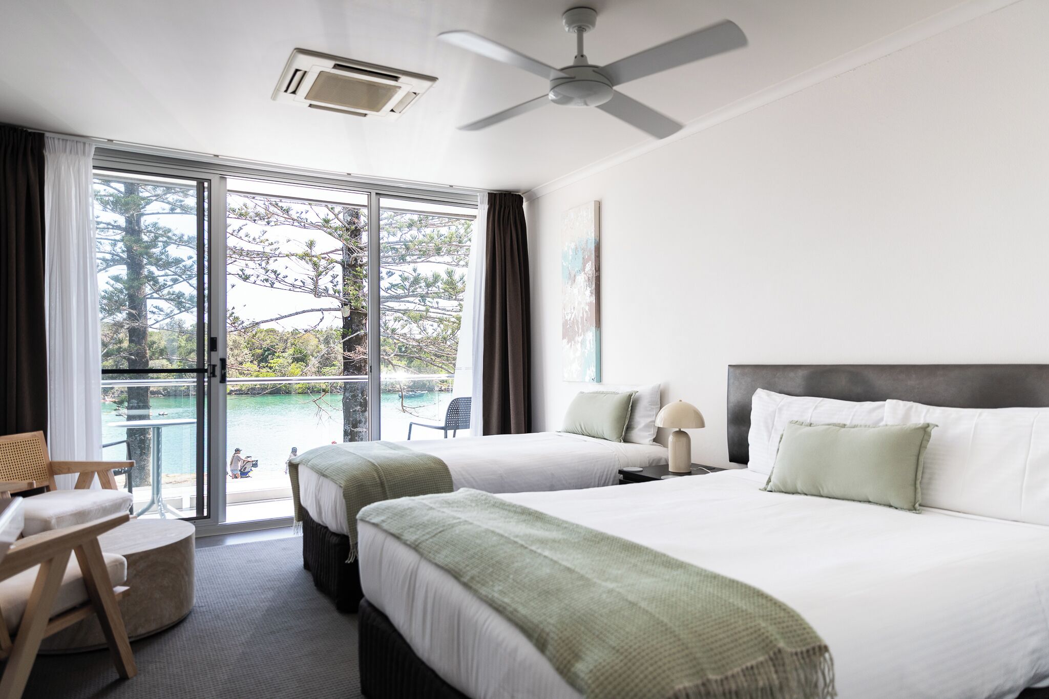 高级房, 多张床, 无烟房, 河景 | 办公桌、笔记本电脑工作区、隔音、熨斗/熨衣板