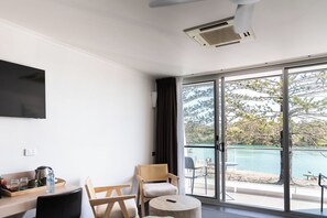 Skrivebord, skrivebord for bærbar PC, lydisolert og strykejern/-brett