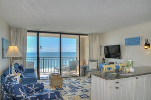 Condo, 1 chambre, balcon, vue sur l’océan | Salle de séjour | Téléviseur à écran plat