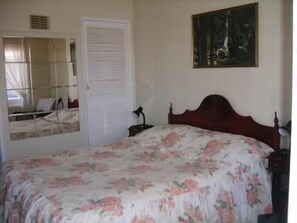 Iron/ironing board, WiFi - Colonial Lodge Motel Geelong (South Geelong)