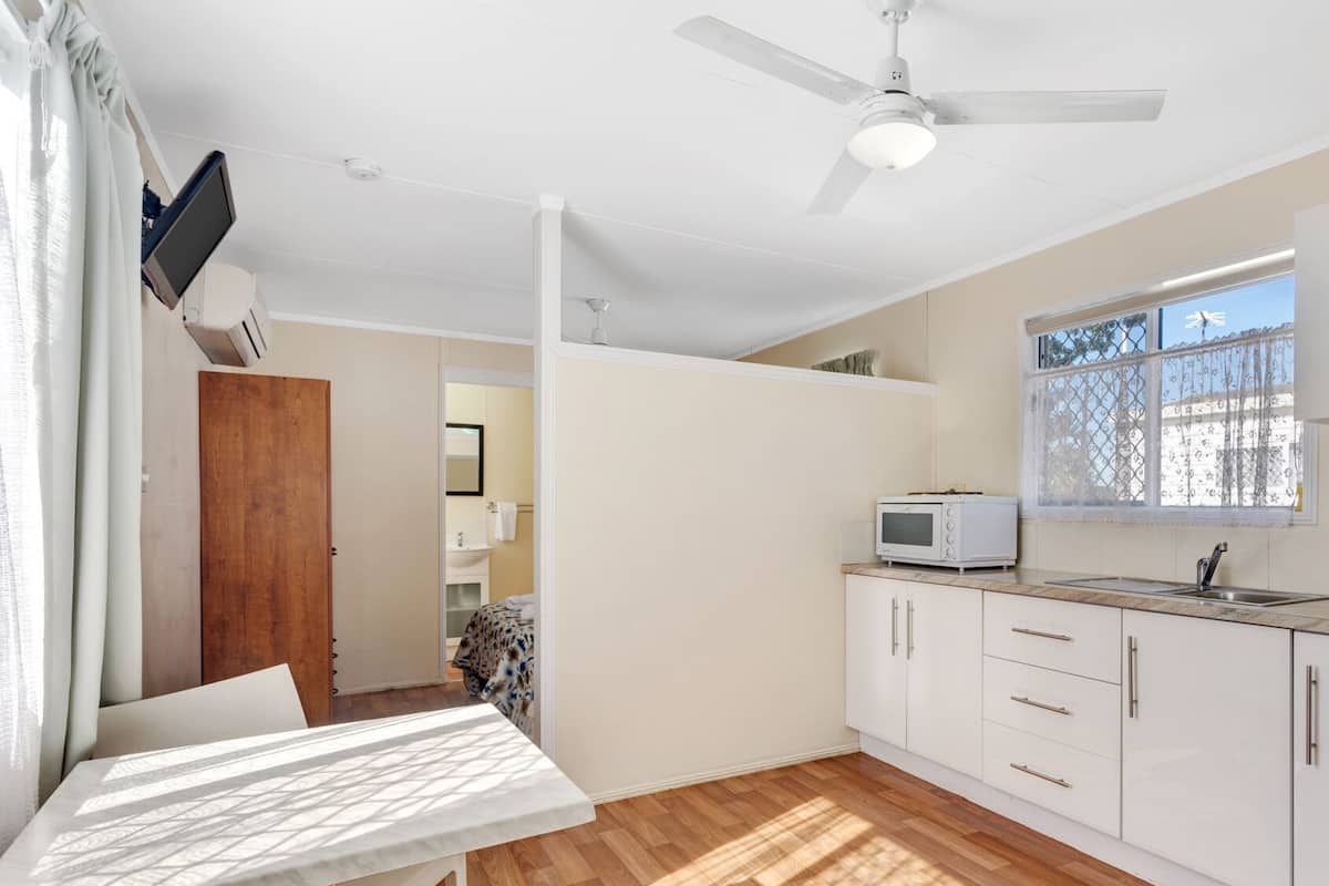 Standaard suite, 1 slaapkamer, niet-roken, kitchenette (Double Cabin) | Woonruimte