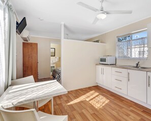 Standard Suite, 1 Bedroom, Non Smoking, Kitchenette (Double Cabin) | Living area - Charters Towers Tourist Park (Mosman Park)