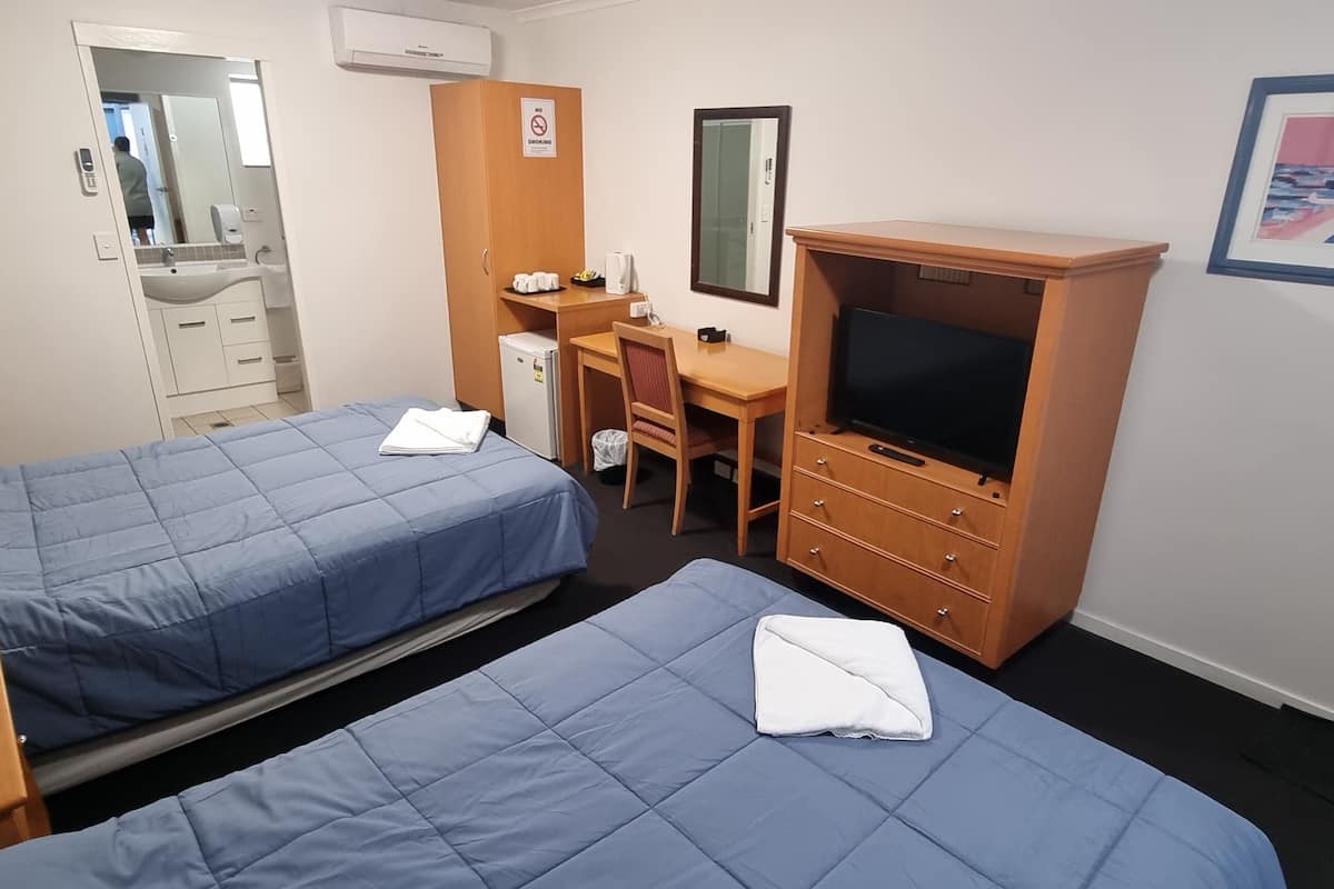 standard room, non smoking (double room) | desk, iron/ironing board, free cots/infant beds, free wifi