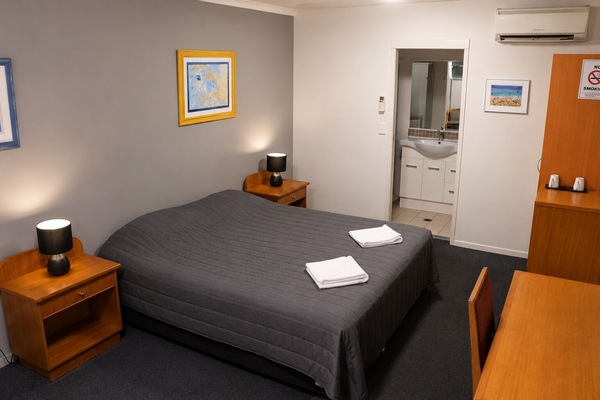 King Room | Desk, iron/ironing board, cribs (free), WiFi (free)