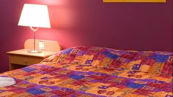 Standard Double Room, 1 Katil Raja (King), Non Smoking (King) | Meja, seterika/papan seterika, katil bayi/kot (percuma), Wi-fi percuma