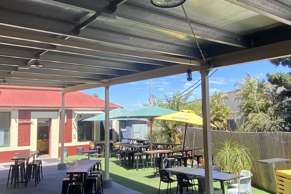 The Queensport Motel & Tavern