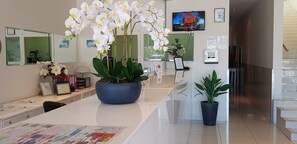 Reception - The Grand Motel (Griffith)