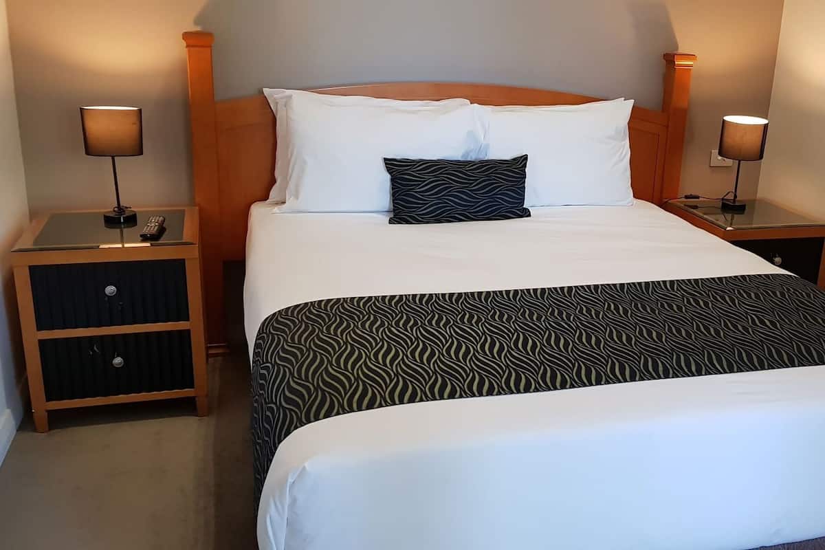 Minibar, desk, iron/ironing board, cots/infant beds