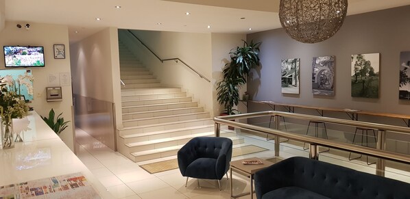 Reception - The Grand Motel (Griffith)