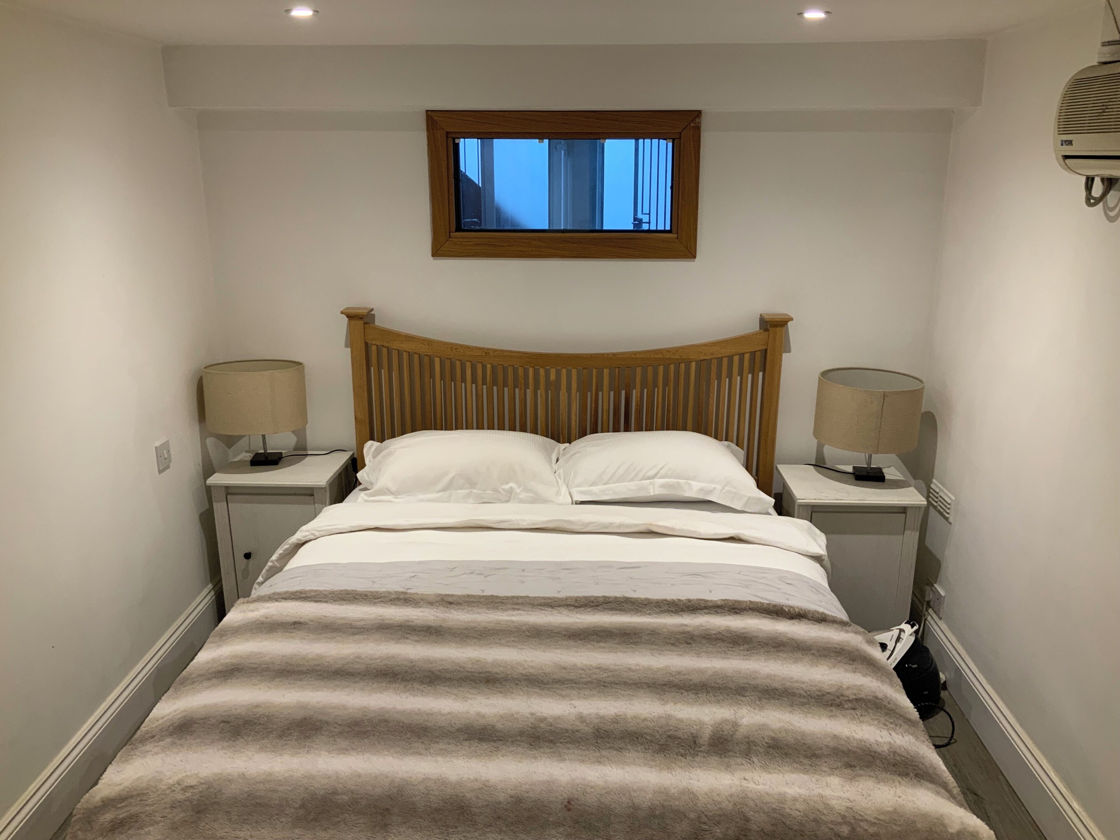 Estudio estándar, 1 cama matrimonial, para no fumadores, cocineta | Escritorio, tabla de planchar con plancha, cunas y camas extra 