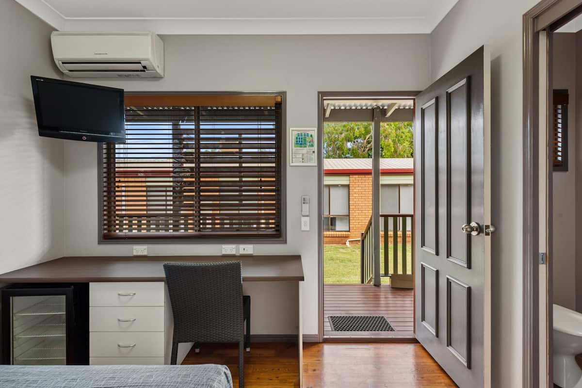 standard room | free wifi, bed sheets