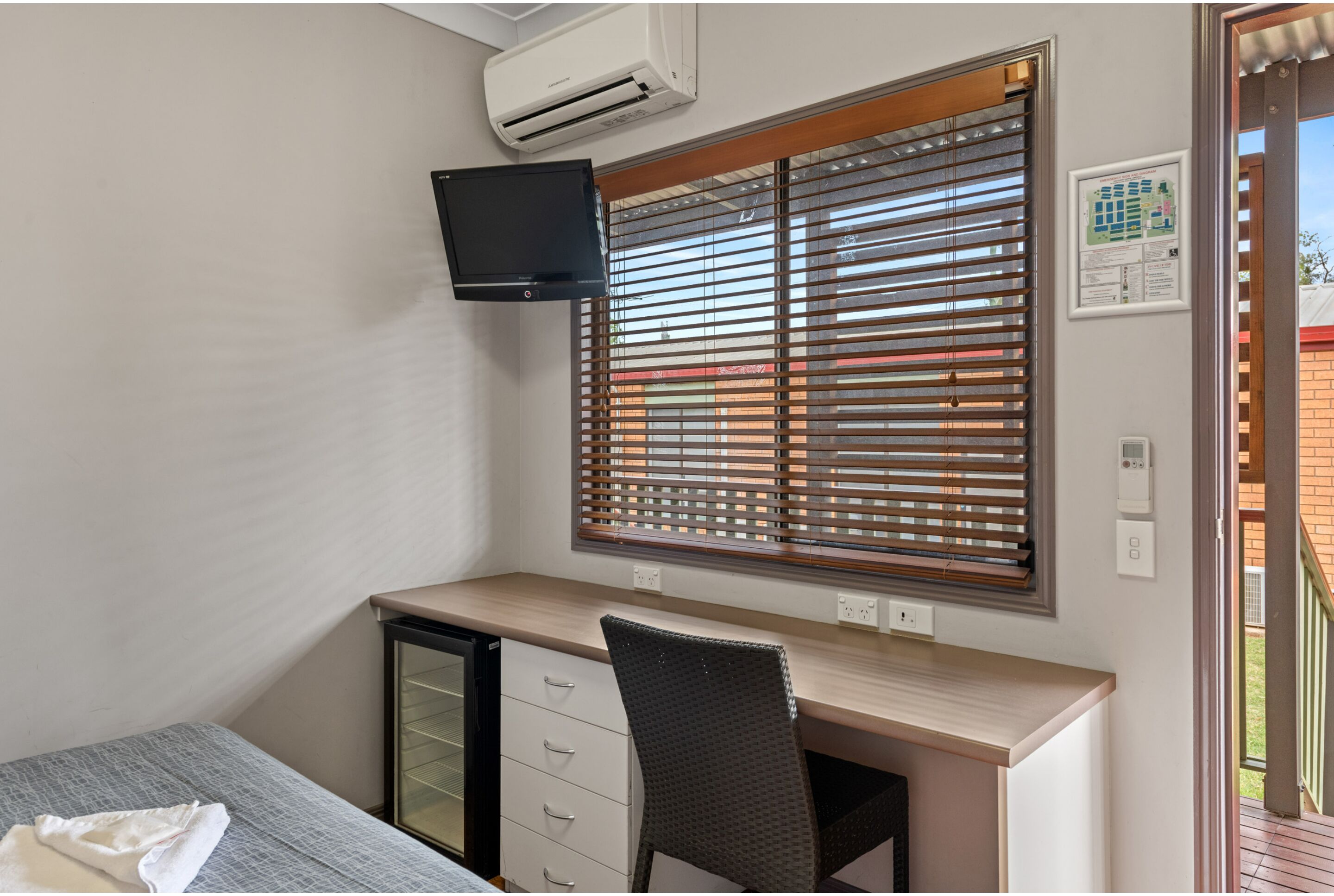 standard room | living area | flat-screen tv, dvd player