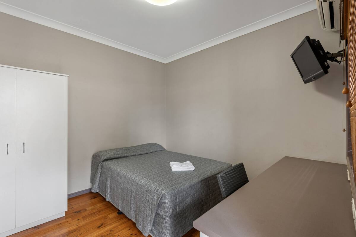 standard room | free wifi, bed sheets