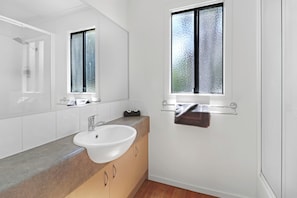 Standard Cabin, 2 Bedrooms | Bathroom