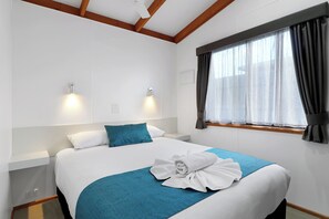 Iron/ironing board, free WiFi, bed sheets - Portland Tourist Park (Portland)