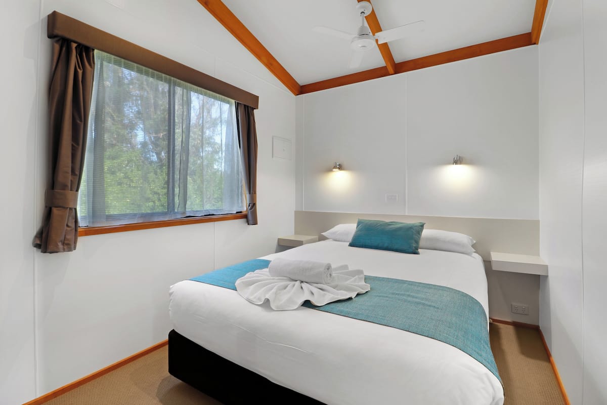 Corella Villa (1 Queen & 2 Bunks) | Iron/ironing board, free WiFi, bed sheets