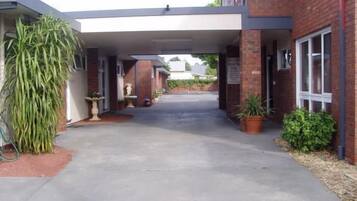 Pintu masuk properti