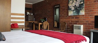 Kardinia Park Motel