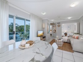 Deluxe Apartment | Living area