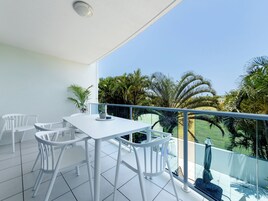 Deluxe Apartment | Balcony