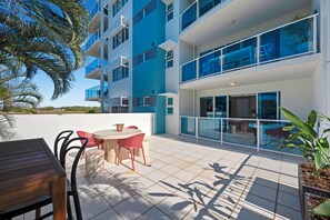 Terrace/patio - Koola Beach Apartments Bargara (Bargara)