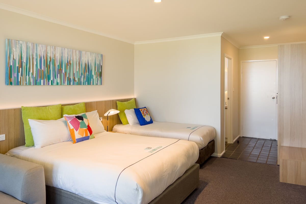 Standaard kamer, 1 twee- of 2 eenpersoonsbedden | 2 slaapkamers, een strijkplank/strijkijzer, babybedden, gratis wifi