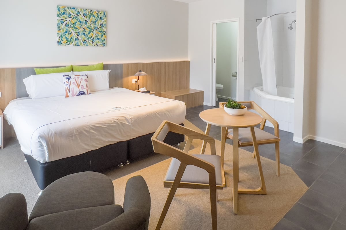 Tweepersoonskamer, 1 queensize bed, bubbelbad | 2 slaapkamers, een strijkplank/strijkijzer, babybedden, gratis wifi