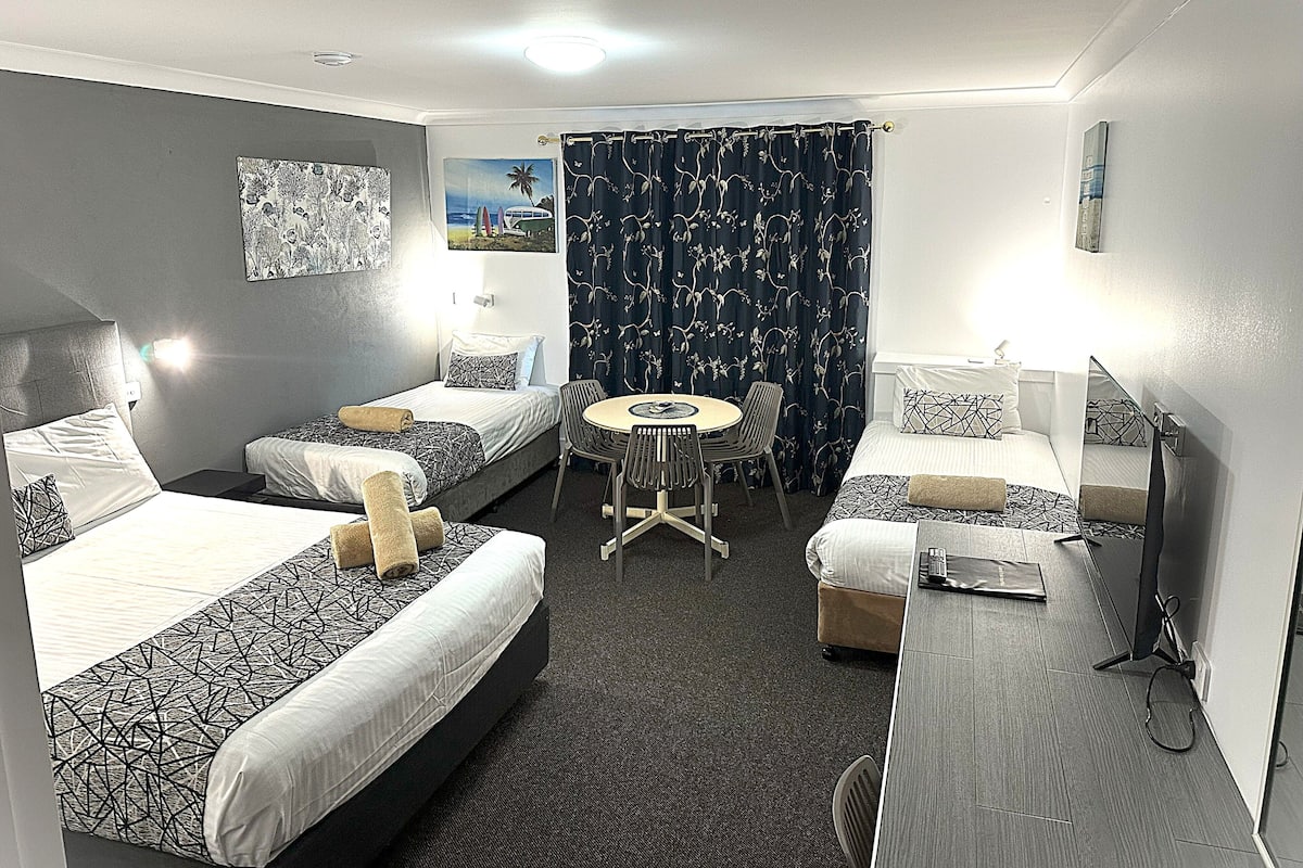 Family Room (Family Room) | Iron/ironing board, cots/infant beds, free WiFi, bed sheets
