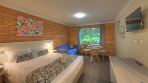 Iron/ironing board, cots/infant beds, free WiFi, bed sheets - Rosebourne Gardens Motel (Woolgoolga)