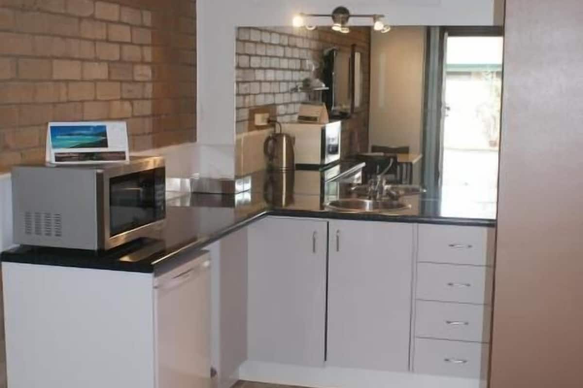 Fridge, microwave, coffee/tea maker, electric kettle