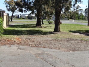 Property grounds - Peppinella Motel (Delacombe)
