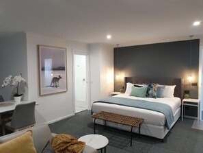 Bayview Superior Spa Suite | Iron/ironing board, free WiFi, bed sheets