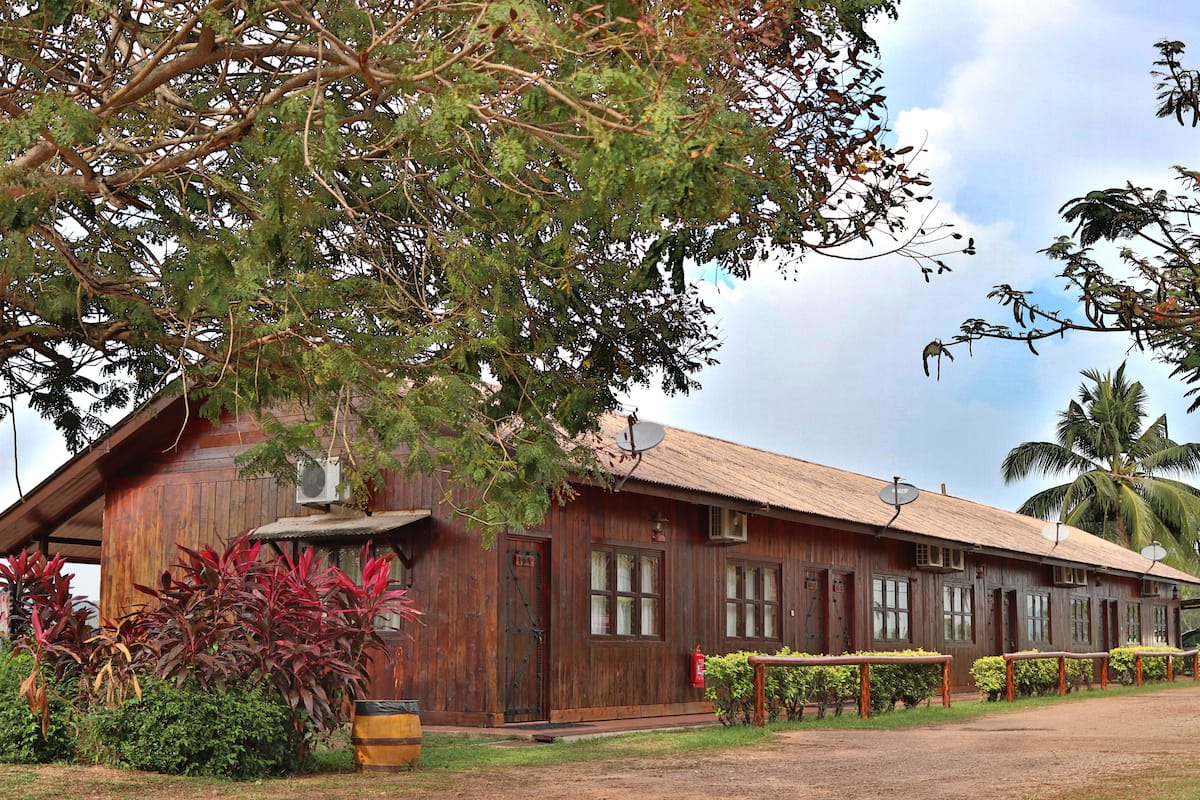 Paddock Chalet | Minibar, individually decorated, iron/ironing board, bed sheets