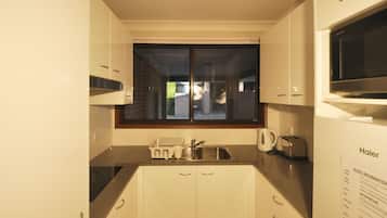 Full-sized fridge, microwave, stovetop, coffee/tea maker