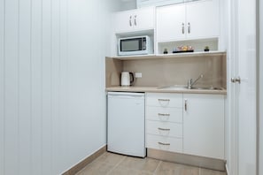 Fridge, microwave, coffee/tea maker, electric kettle