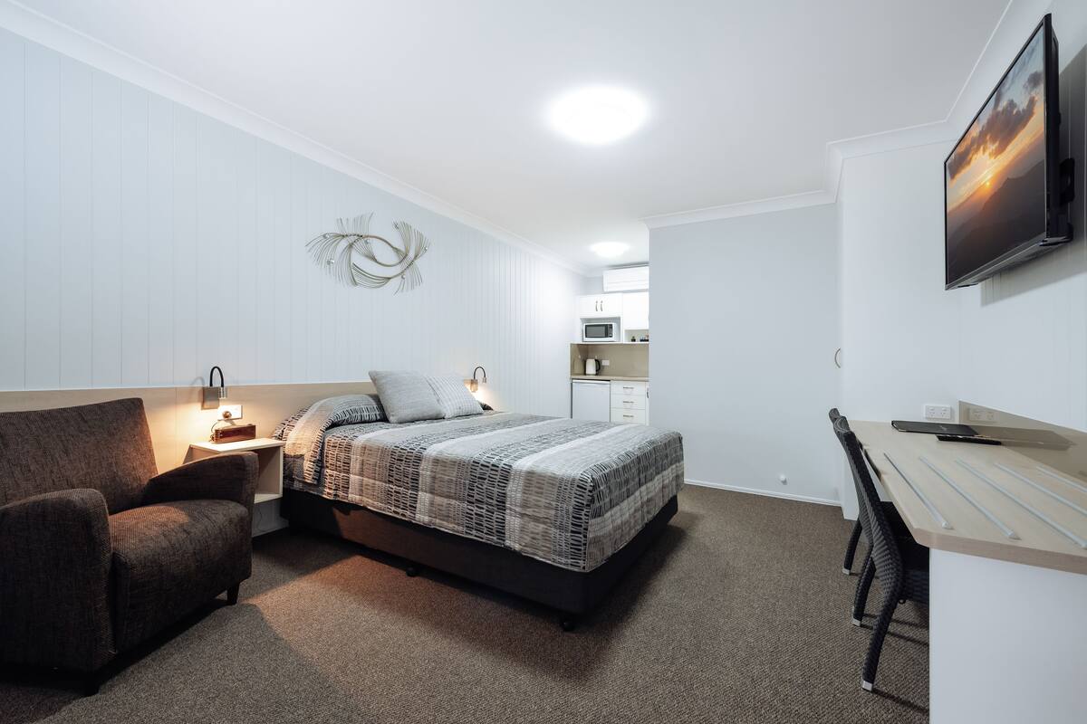 Deluxe Queen Room